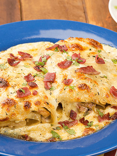 Una foto de Lasaña de pollo carbonara 🍗😋🌯