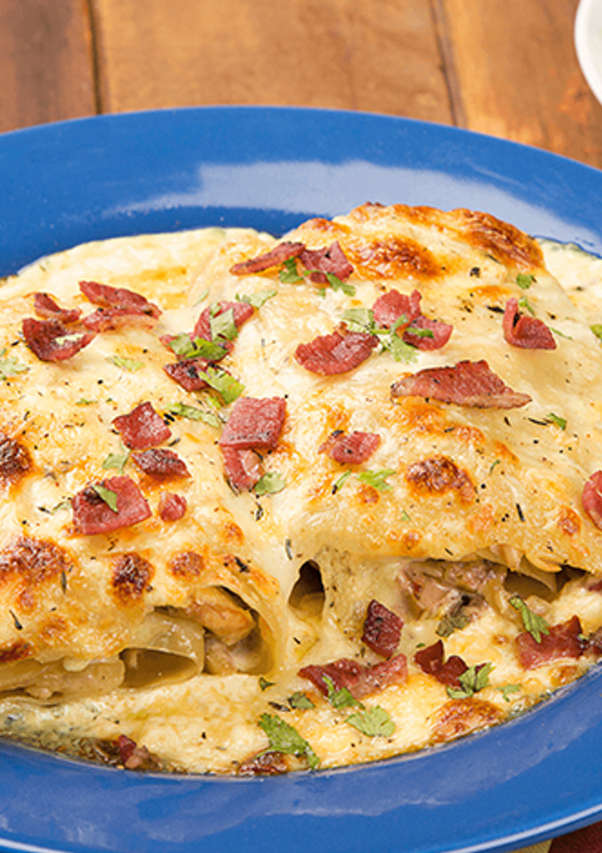 Una foto de Lasaña de pollo carbonara 🍗😋🌯