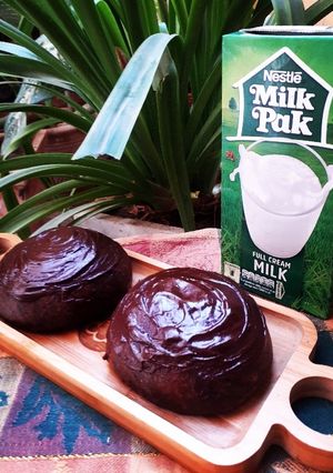 A picture of Chocolate Bounty Buns 🌰.