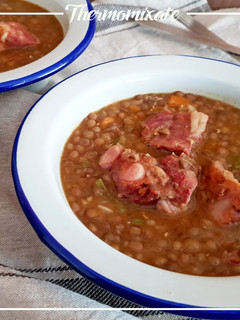 Una foto de Lentejas estofadas con costilla adobada con Thermomix