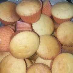A picture of Vanilla cupcakes.