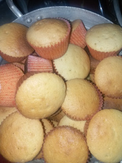 A picture of Vanilla cupcakes.