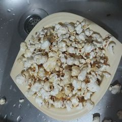 A picture of Homemade pop corn.