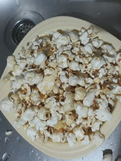 A picture of Homemade pop corn.