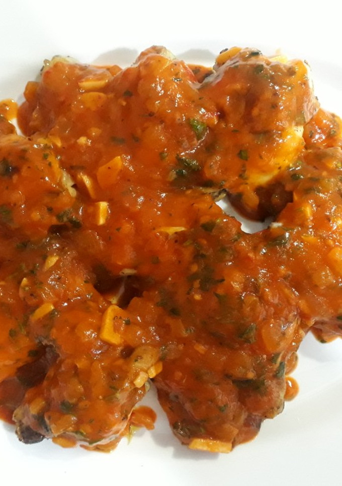 Una foto de Alitas de pollo al ajillo