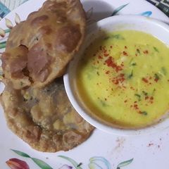 A picture of Spinach puri n makhni dal💕💕💕.