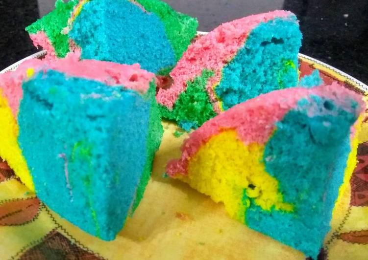 Bolo de Caneca Arco-Íris