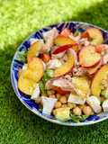 Ensalada de garbanzos con melva y melocotón