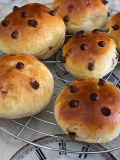 Una foto de Bollitos de leche con pepitas de chocolate (doowap)
