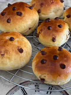 Una foto de Bollitos de leche con pepitas de chocolate (doowap)