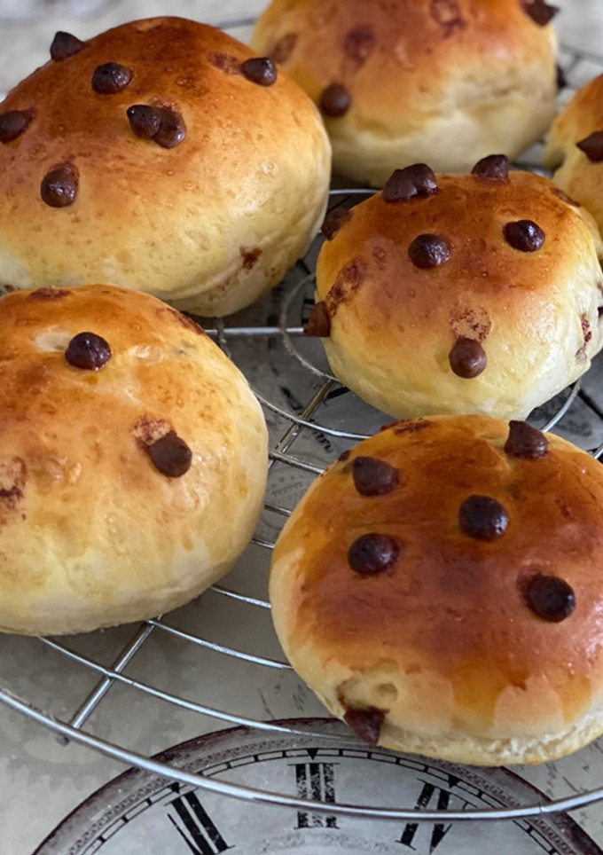 Una foto de Bollitos de leche con pepitas de chocolate (doowap)