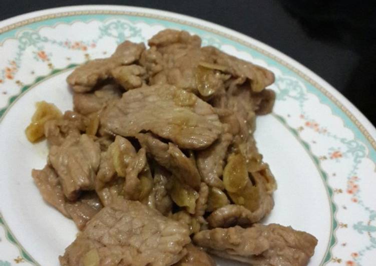 Langkah Mudah untuk Menyiapkan 10-minute Savory Stir-fried Beef, Menggugah Selera