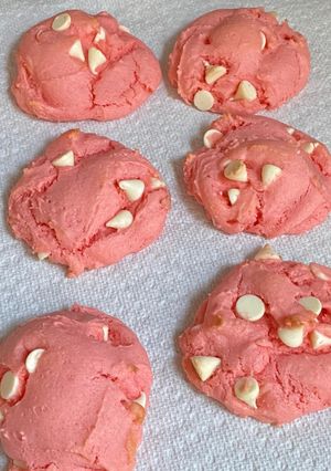 A picture of Strawberry white chip cookies.