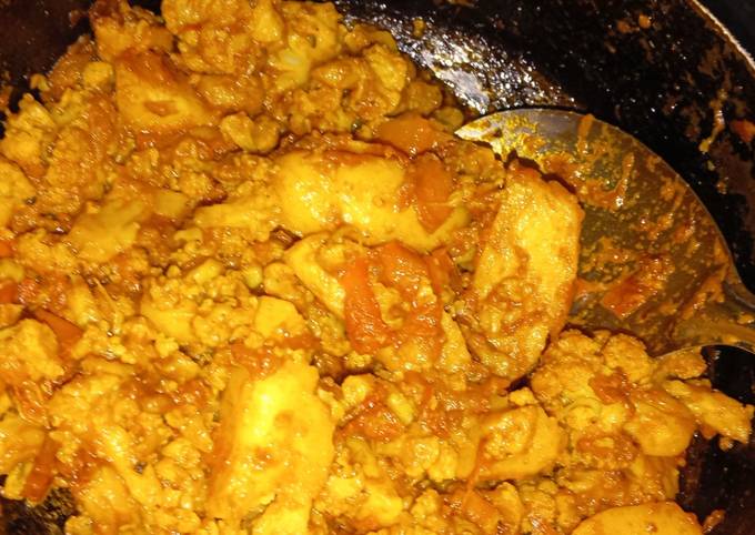Cauliflower and potato 🥔 dry curry Recipe by 👑ADV. POOJA🤴 RAJVANSHI ⚖