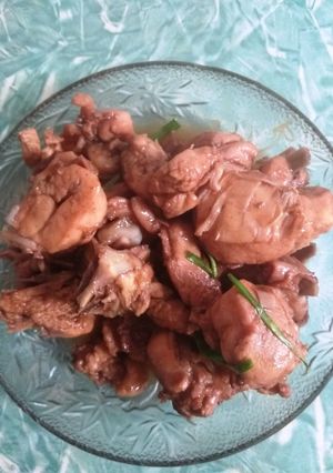 Hình của món Gà nấu/ hầm coca.