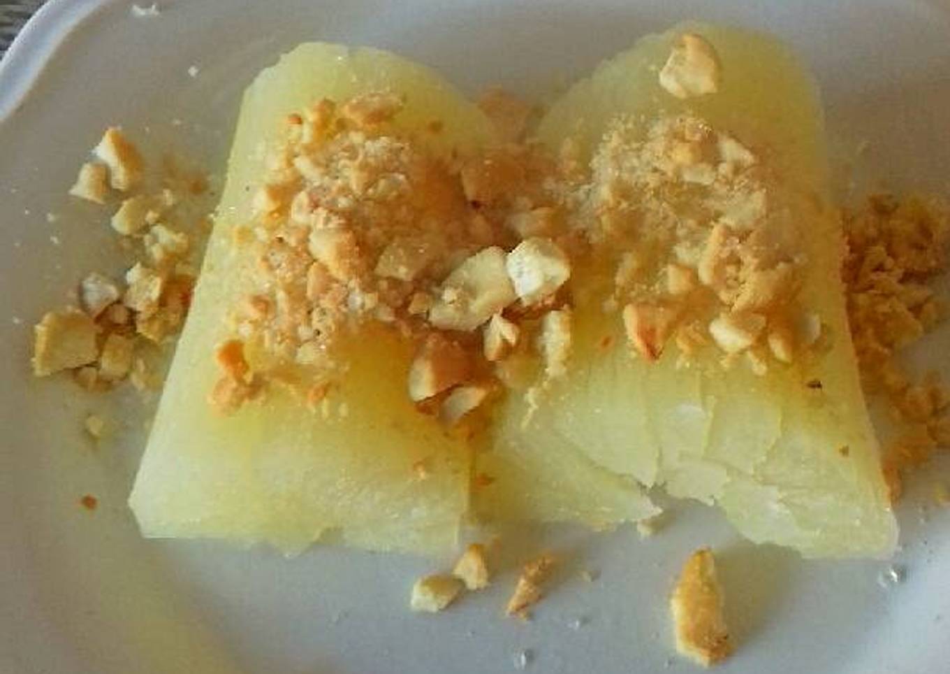 Singkong rebus with sugar peanuts crumbs