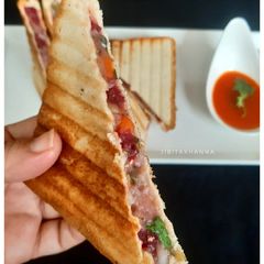 A picture of Grilled Potato Veggie stuffed Sandwich.