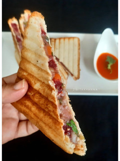 A picture of Grilled Potato Veggie stuffed Sandwich.