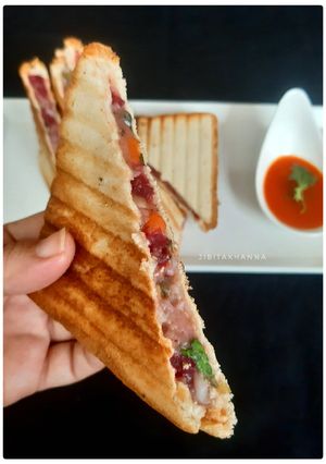 A picture of Grilled Potato Veggie stuffed Sandwich.