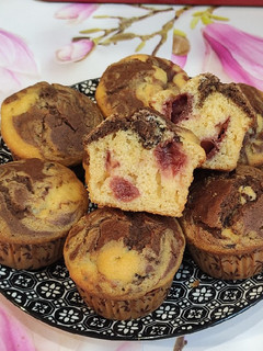 Gluténmentes meggyes csokis muffin recept fotója