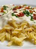 Macarrão bechamel com queijo