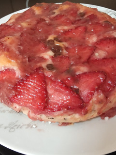 Una foto de Bizcocho de Yogurt de fresas con pepitas de cacao