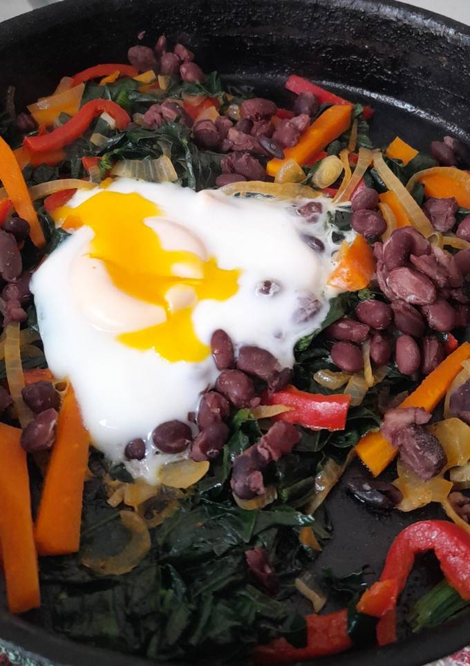 Una foto de Salteadito rápido, fácil y saludable de espinaca y legumbres
