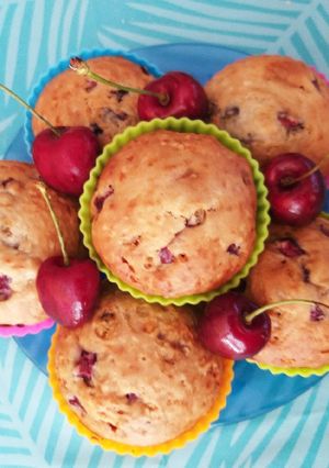 O poză a rețetei Brioșe🧁 fără zahăr cu cireșe🍒.