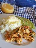 Huevos revuelto y Puré de papas
