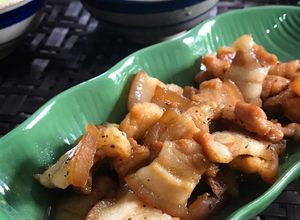 Hình của món Thịt ba rọi ram mật mía.