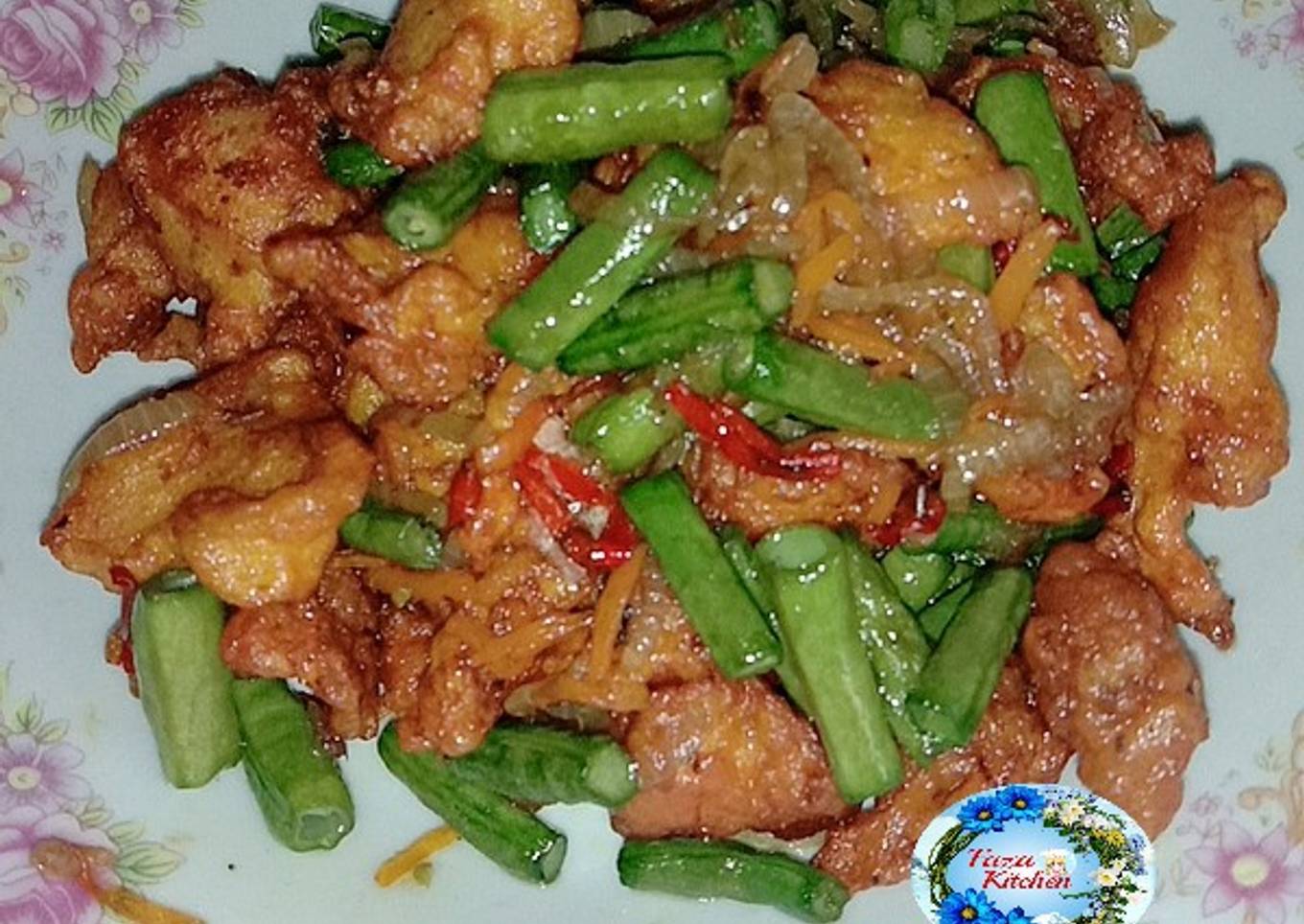 Ayam goreng kunyit Malaysia