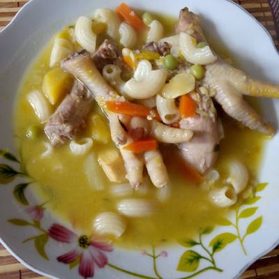 Sopita de menudencias de pollo con verduras Receta de Mercedes Huaman  Flores- Cookpad