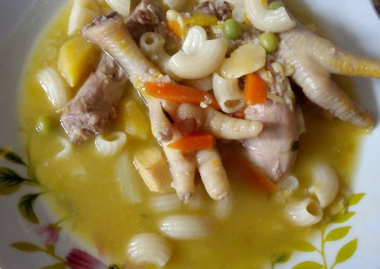 Sopita de menudencias de pollo con verduras