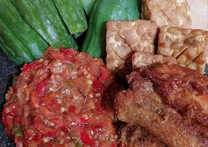 Lalapan sambal trasi