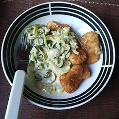A picture of Creamy mushroom zucchini and Nuggets.
