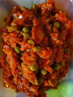 गाजर मटर की चटपटी सब्जी (gajar matar ki chatpati sabzi recipe in Hindi) रेसिपी मुख्य फोटो