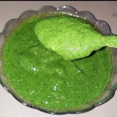 A picture of Raw tomato and Coriander chutney.