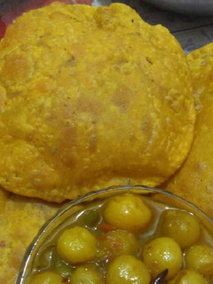 মশলা পুরি ও ছোট আলুর দম (masala puri & dum alu recipe in Bengali রেসিপির প্রধান ছবি