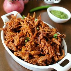 A picture of Onion Pakoda.