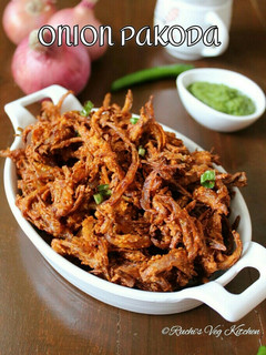 A picture of Onion Pakoda.