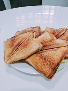 A picture of Onion toast bread.