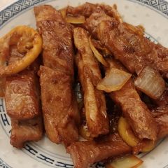 薑檸豬肉 (Ginger Lemon Pork) A picture of 薑檸豬肉 (Ginger Lemon Pork).