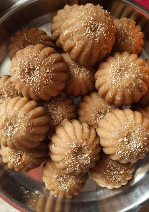 ચુરમાના લાડુ (Churma Ladoo Recipe In Gujarati) રેસીપી મુખ્ય ફોટો