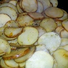 A picture of Skillet fried potatoes.