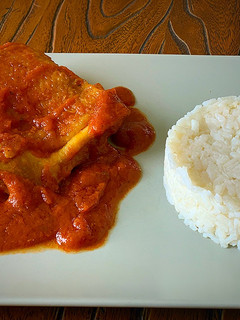 Una foto de Contramuslos de pollo con salsa de tomate casera