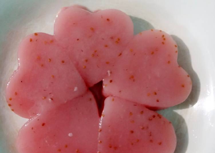 Puding susu strawbery