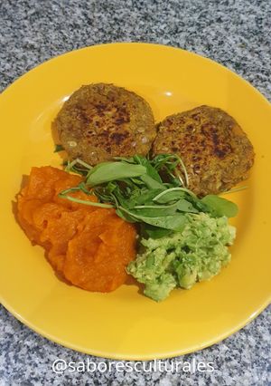 Una foto de Hamburguesas de lentejas con zapallo cabutia y zanahoria 🥕