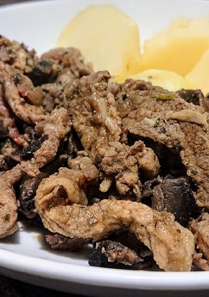 A picture of Pork with Mushrooms and Bacon.