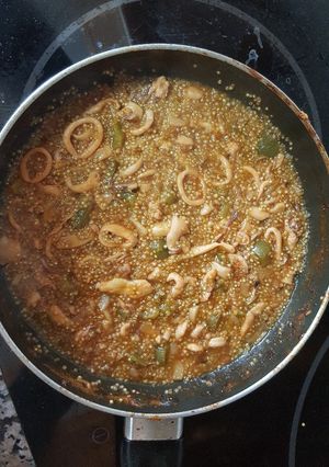 Una foto de Paella de quinoa y chipirones