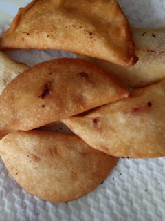 Una foto de Empanadas con bocadillo y queso